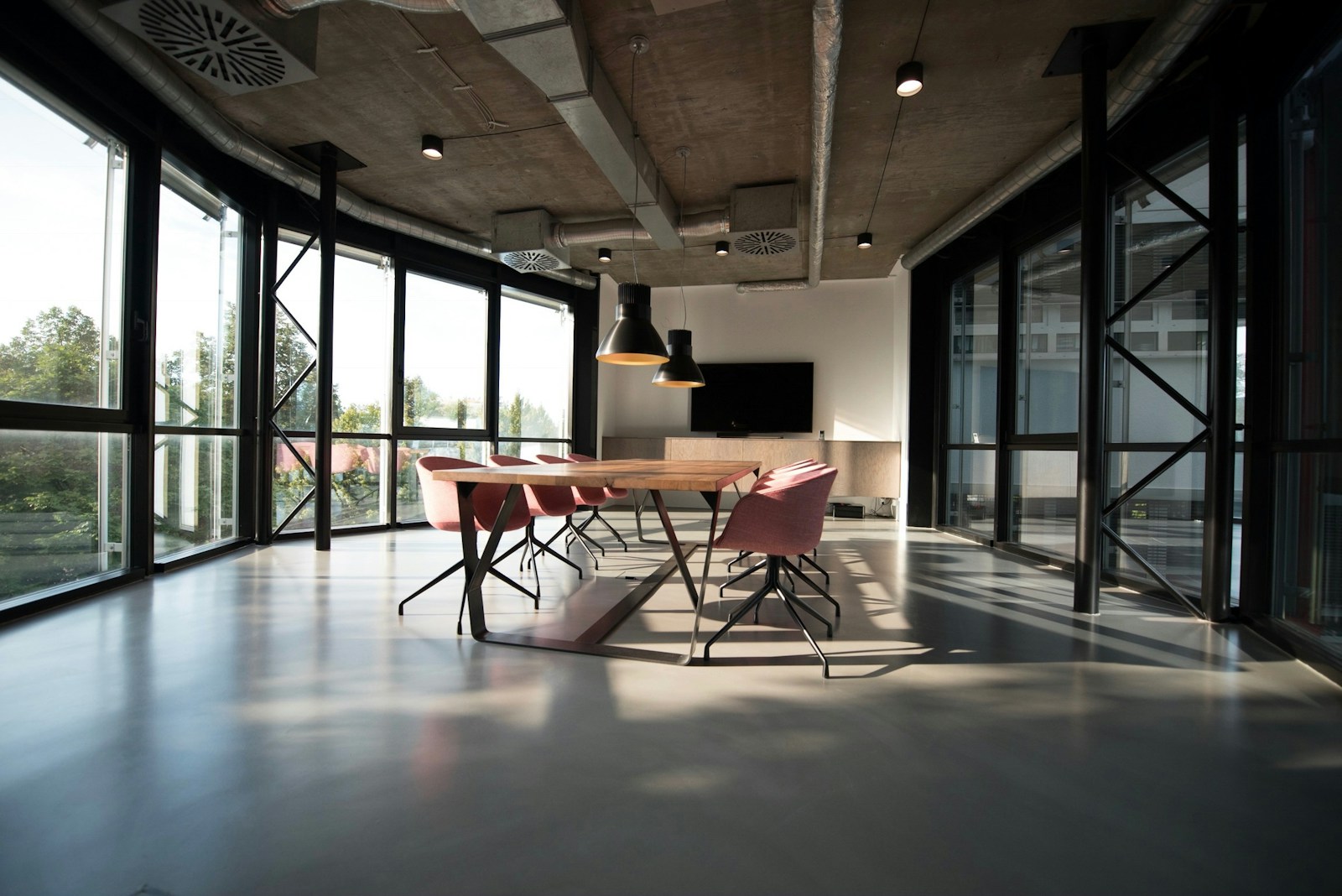 Un espacio de trabajo abierto y luminoso